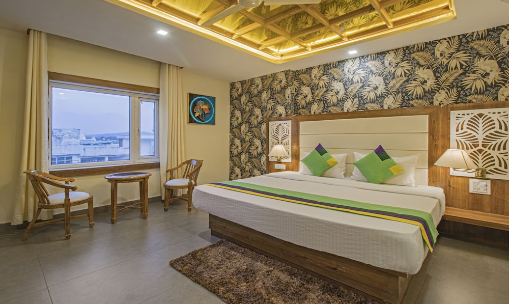 Deluxe Room With Mountain View - City View