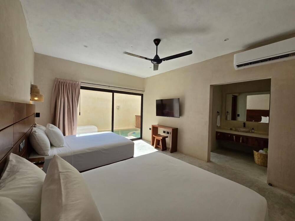 Deluxe Double Room, 2 Queen Beds, Private Pool, Pool View