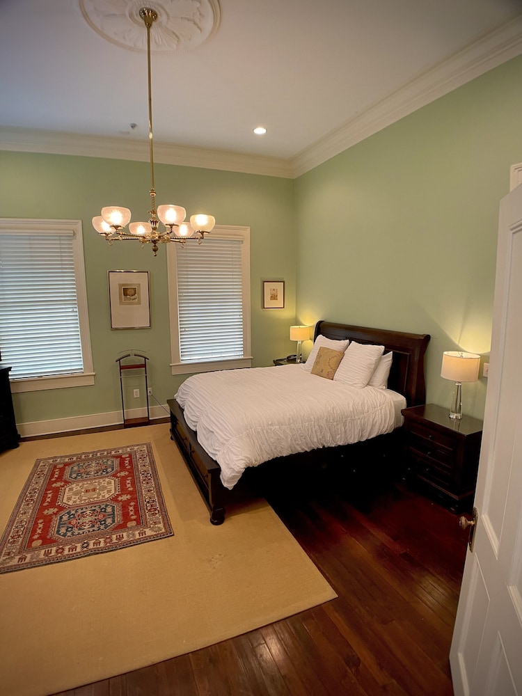Classic Suite, 1 King Bed (Spear-Barter Executive Su)
