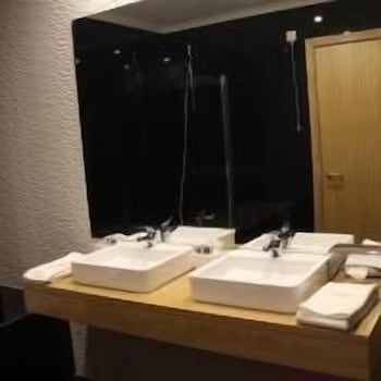 Deluxe Double or Twin Room photo 3