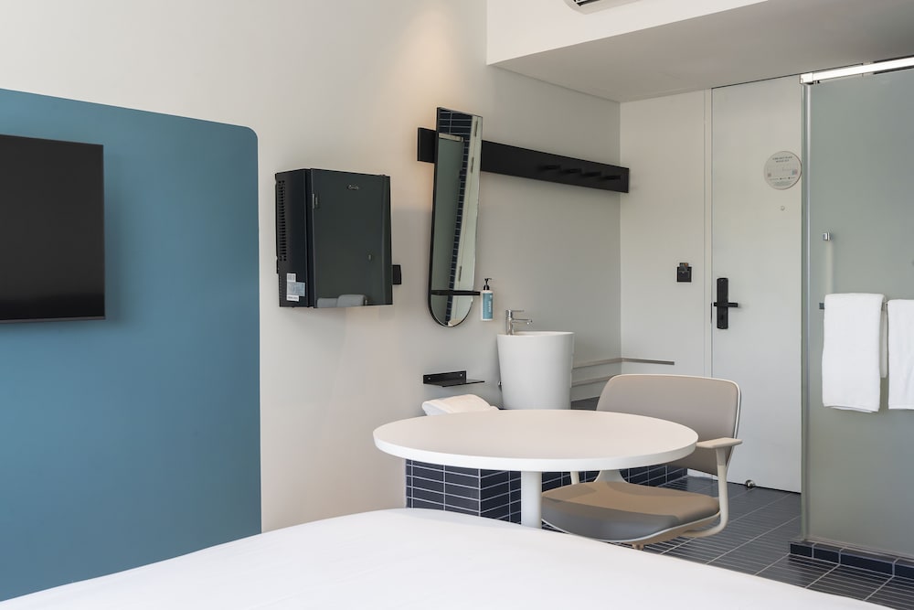 Standard Double Room - Photo 10