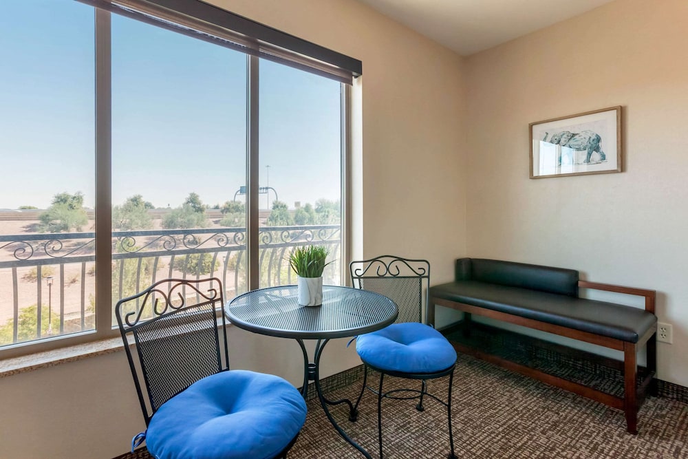 Suite, 1 King Bed, Non Smoking (Upgrade) - Photo 4