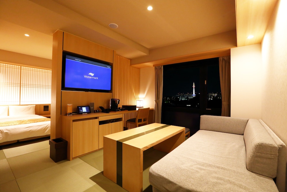 Suite - Photo 11