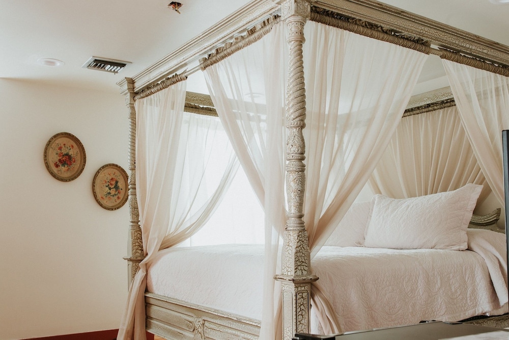 Eiffel Tower Room