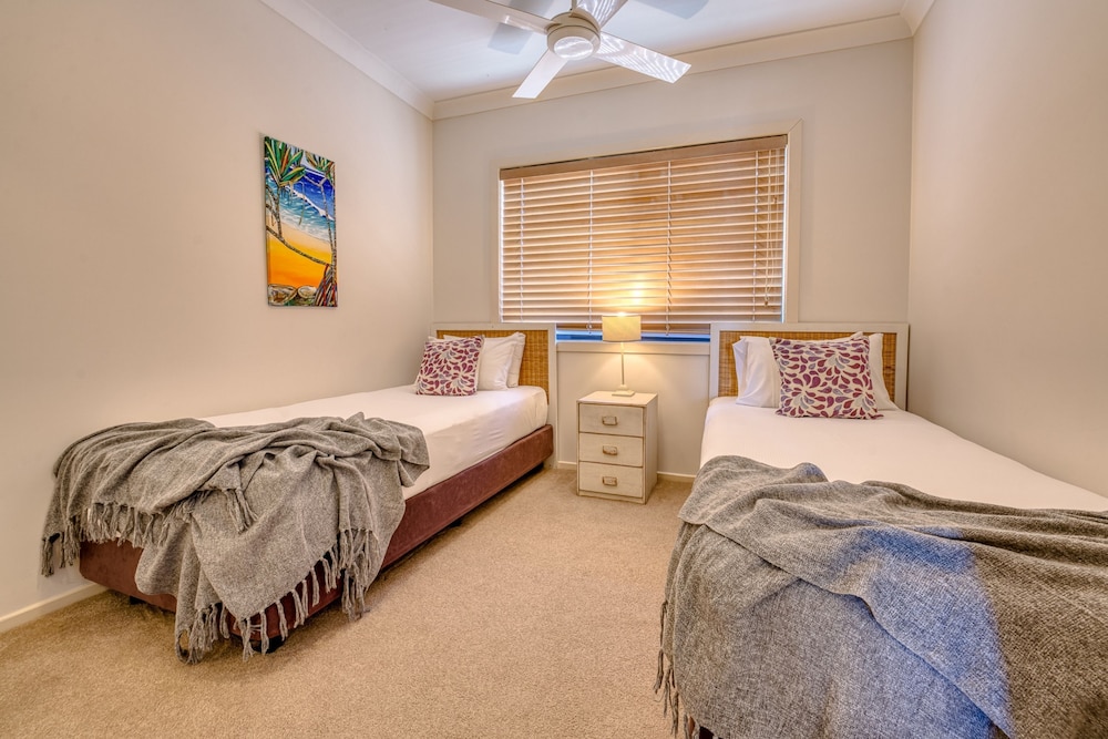Premium Apartment, 3 Bedrooms, Ocean View, Sea Facing photo 2