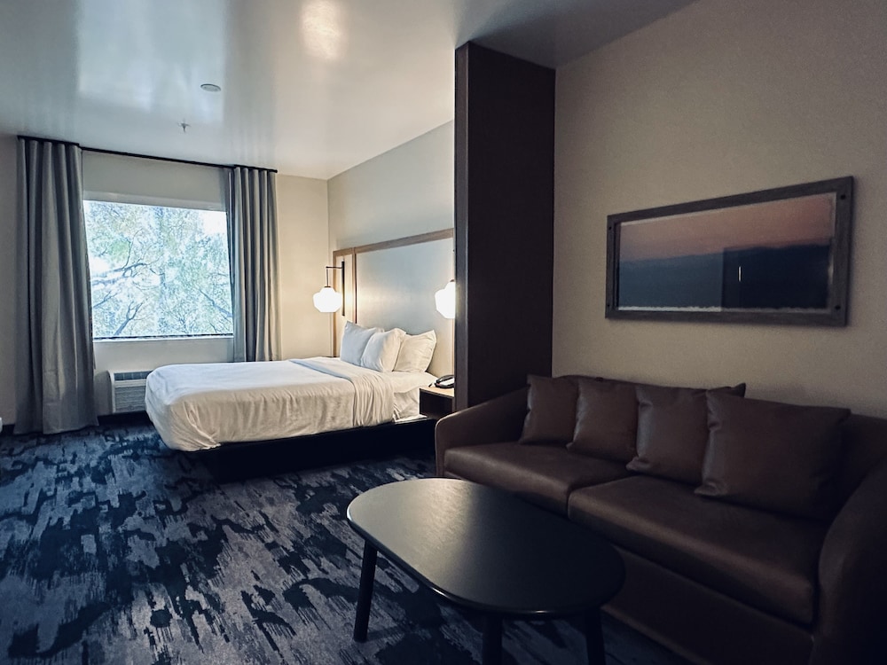 Standard Suite, 1 King Bed With Sofa Bed - Photo 2