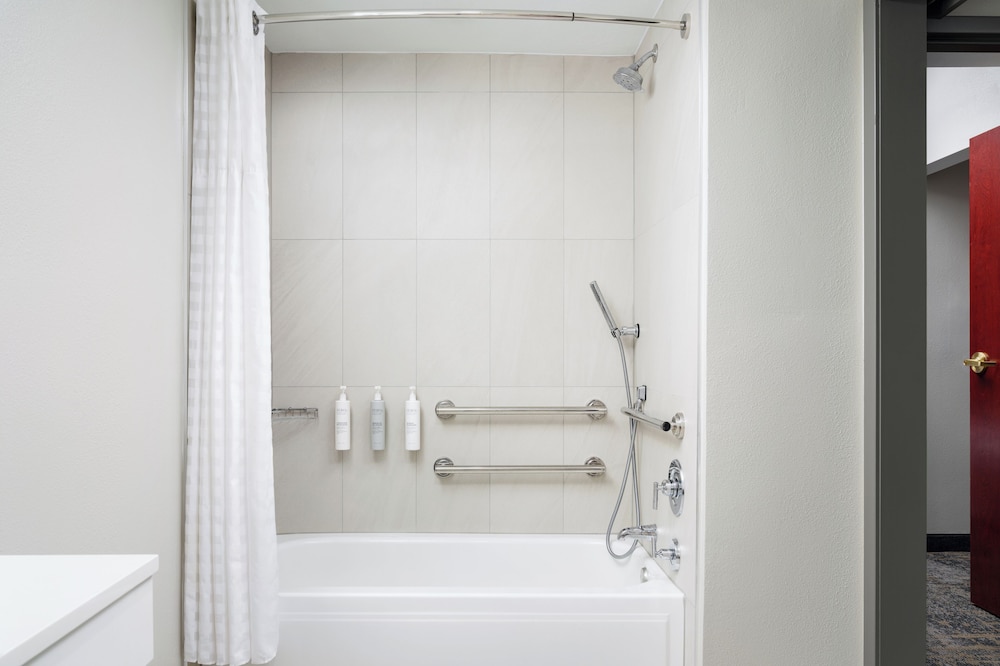 Suite, 2 Queen Beds, Accessible, Bathtub (Mobility & Hearing) - Photo 8