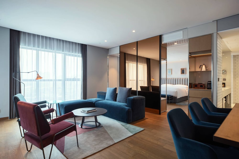 Artist Suite, 1 Bedroom, Non Smoking, City View