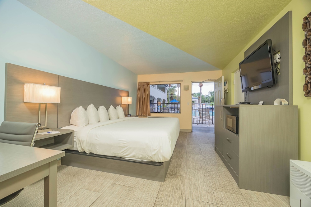 Deluxe Room, 1 King Bed, Accessible, Non Smoking - Photo 3