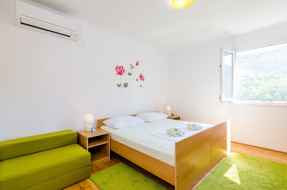 Triple Room (Triple Room with Mountain View)