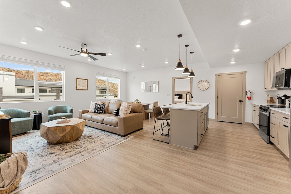 Condo, 2 Bedrooms