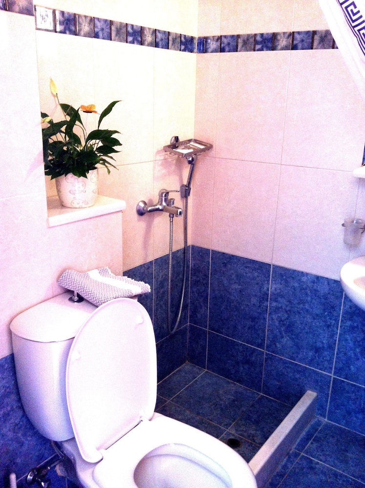 Standard Double or Twin Room - Photo 5