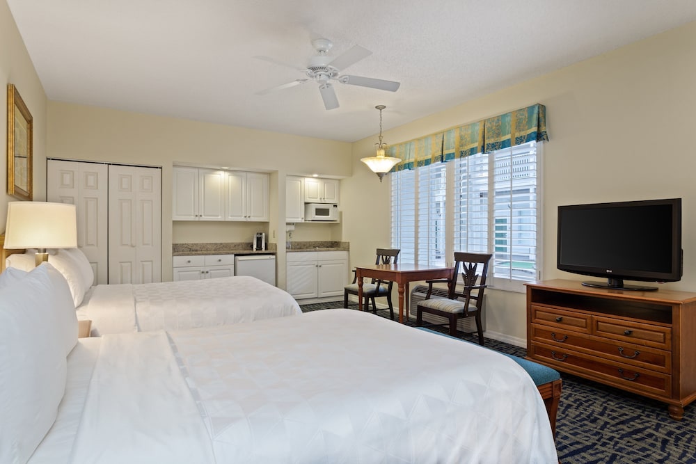 Premium Room, 2 Queen Beds - Photo 3