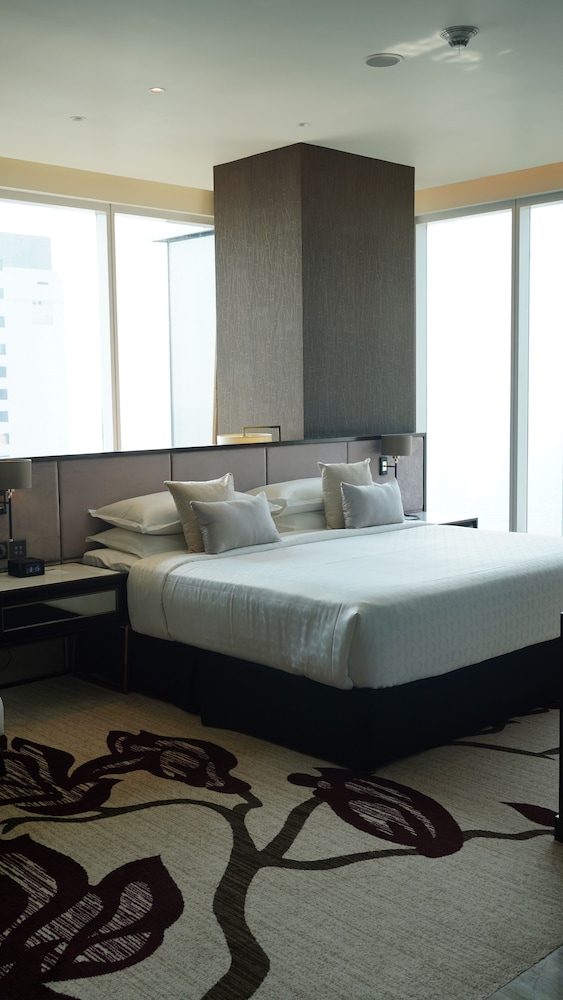Executive Suite, 1 King Bed - Photo 4