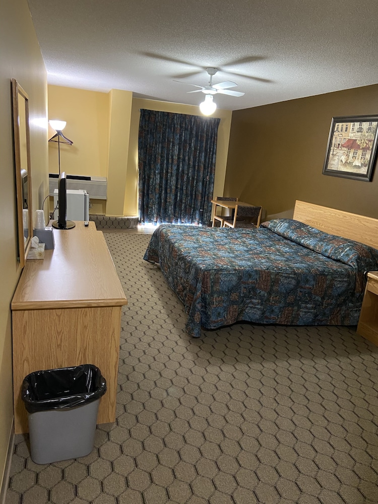Deluxe Room, 1 King Bed With Jacuzzi photo 1