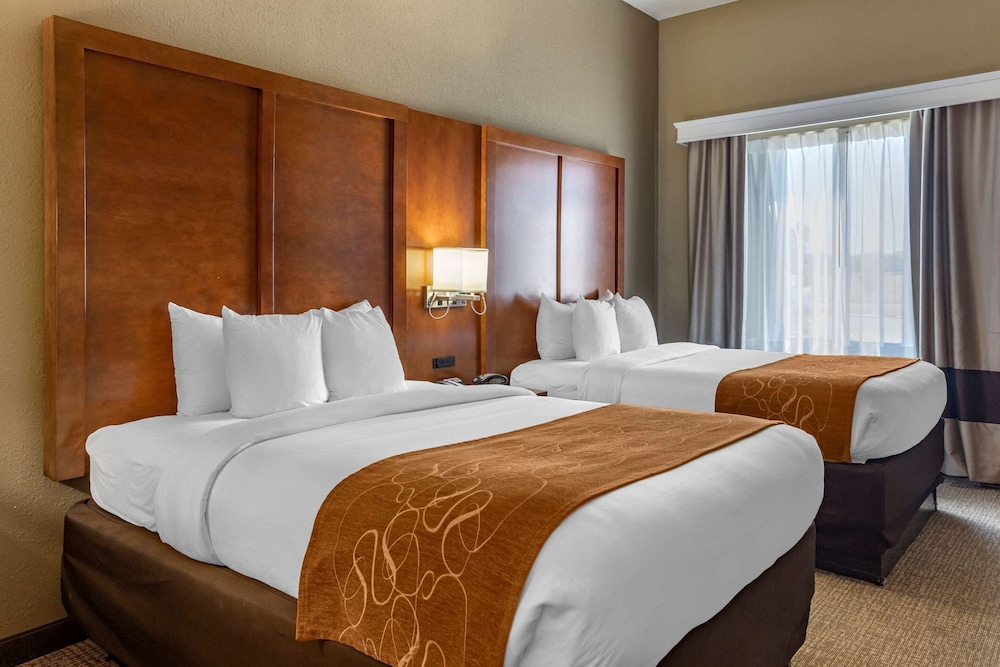 Suite, Non Smoking (2 Queen Beds) photo 1