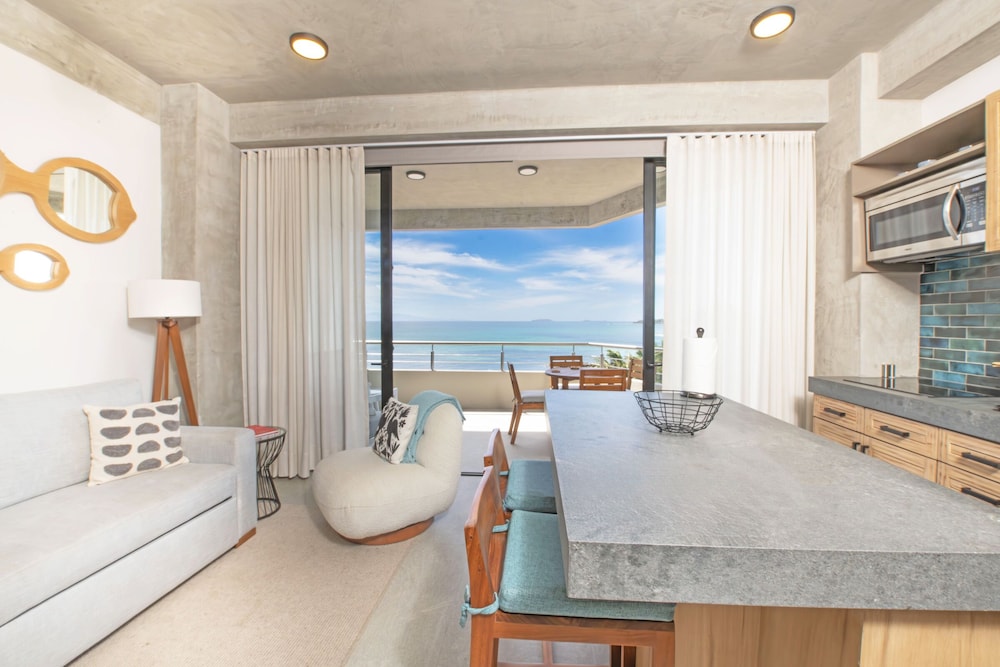 Comfort Condo, 1 Bedroom, Beach View 401