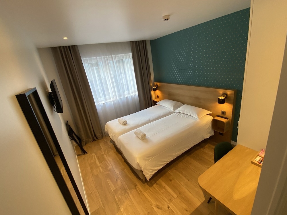 Twin Room - Photo 8
