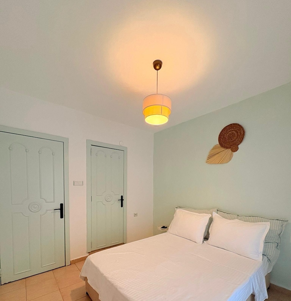 Basic Triple Room photo 2