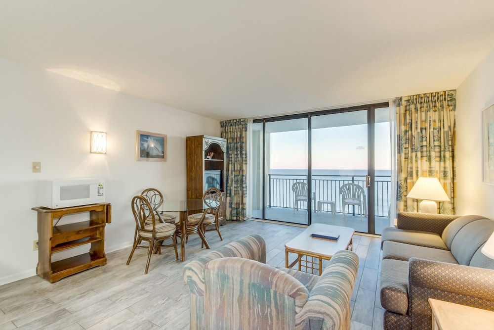 Premium Condo, 1 Bedroom, Balcony, Beachside