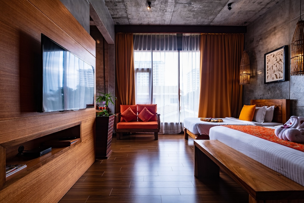 Deluxe Studio, 1 Bedroom, Bathtub, City View photo 1