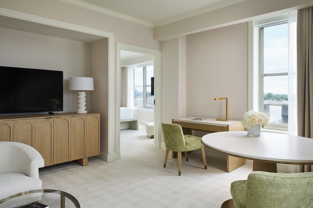 Marina View One Bedroom Suite Accessible Roll In