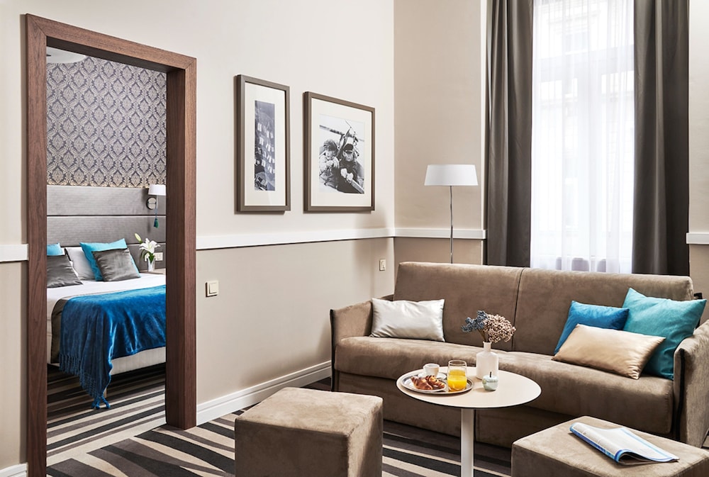 Suite, 2 Bedrooms, City View - Photo 12