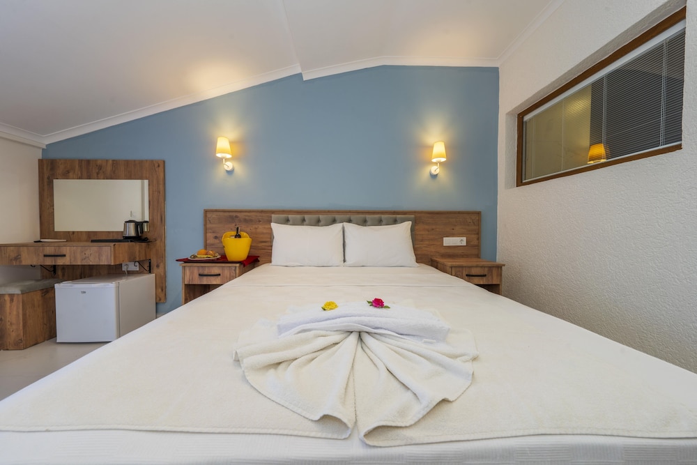 Honeymoon Room photo 3