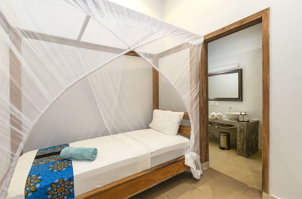 Deluxe Quadruple Room, 2 Bedrooms, Ensuite, Partial Ocean View