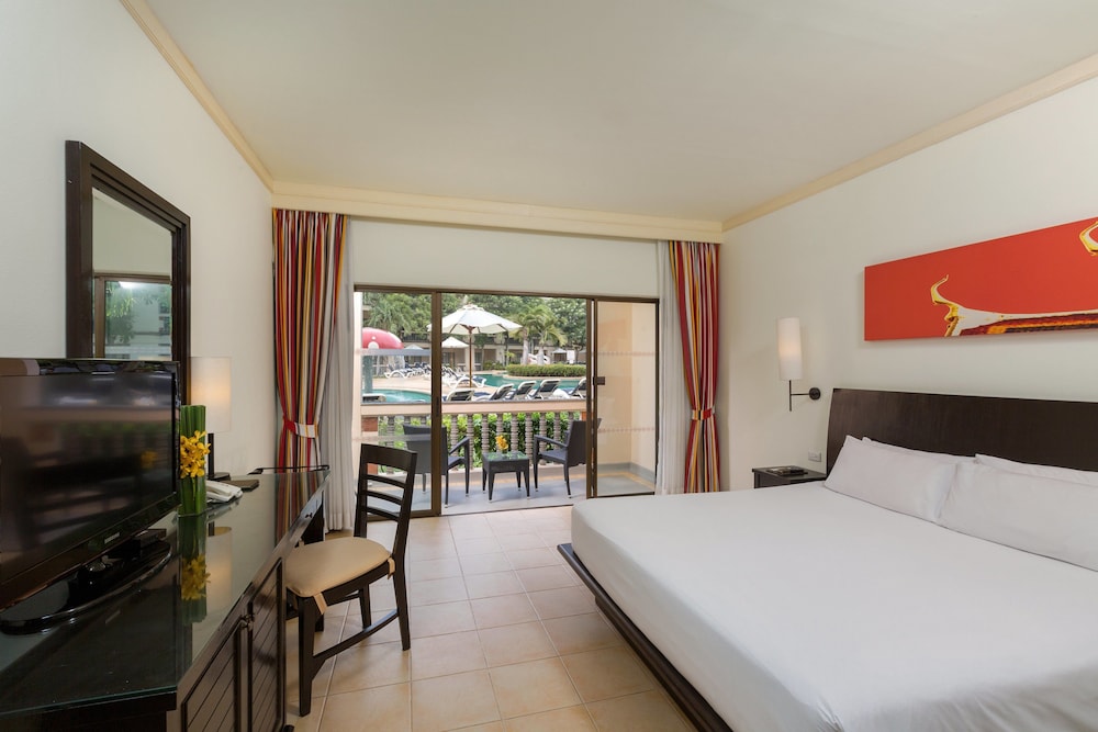 Premium Suite, 1 Bedroom, Pool View (King) - Photo 10