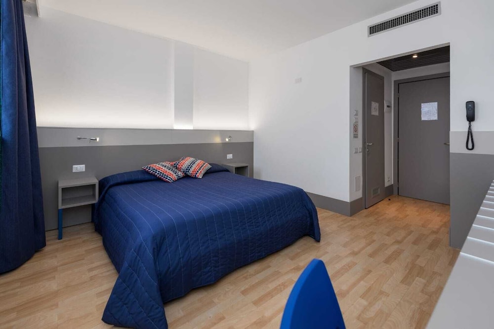 Classic Double or Twin Room, Private Bathroom