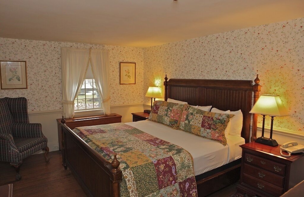 Historic Inn, 1 King Bed (Stairs required; No pets)