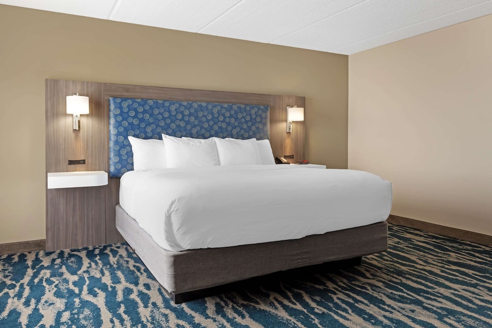 Junior Suite, 1 King Bed, Non Smoking - Photo 1