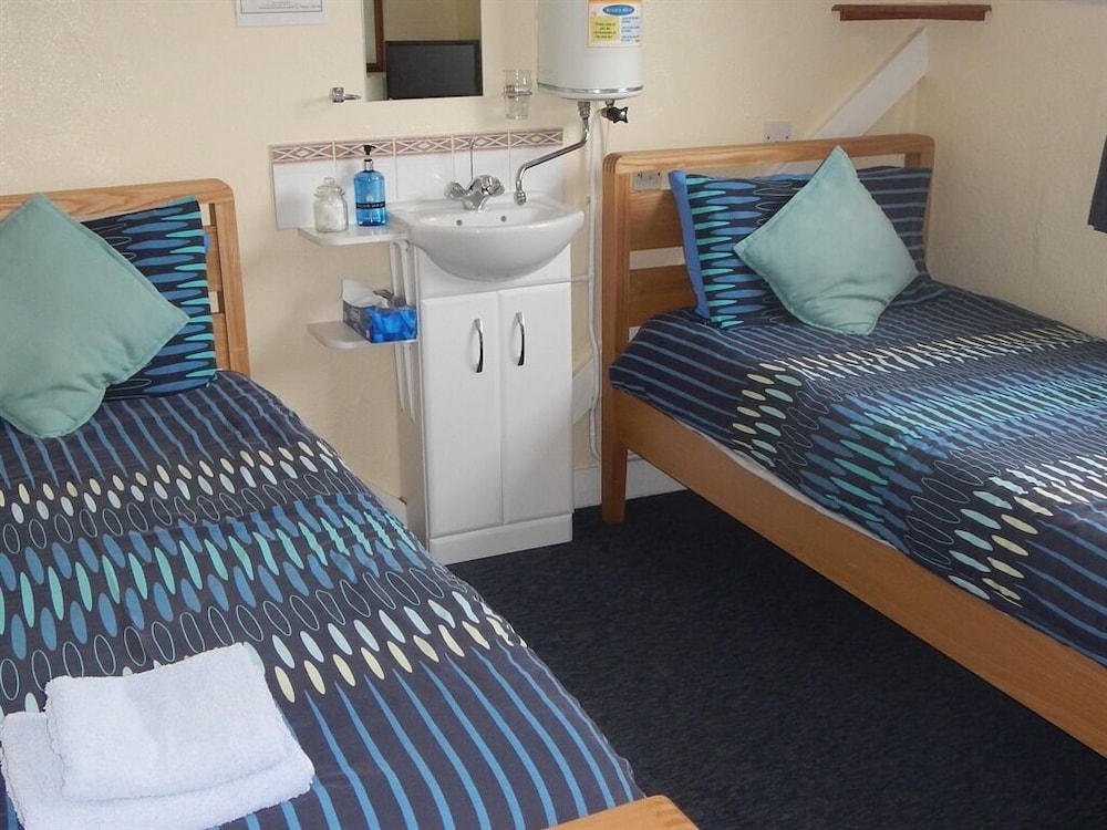 Twin Room, Shared Bathroom (Top Floor) photo 1