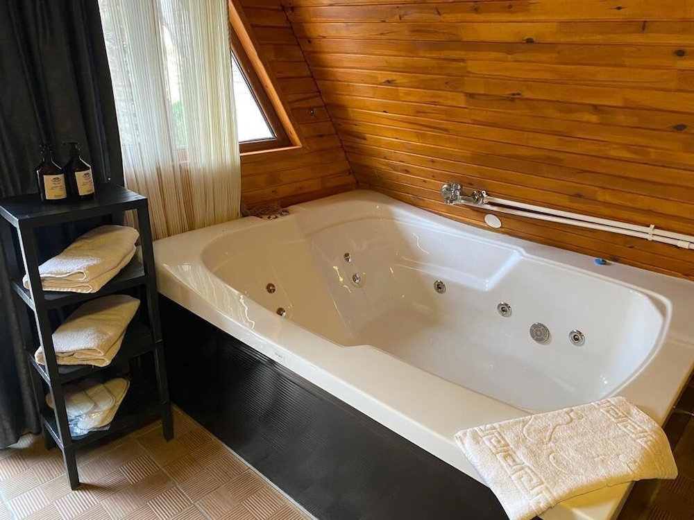 Family Room, 2 Double Beds, Non Smoking, Pool View photo 3