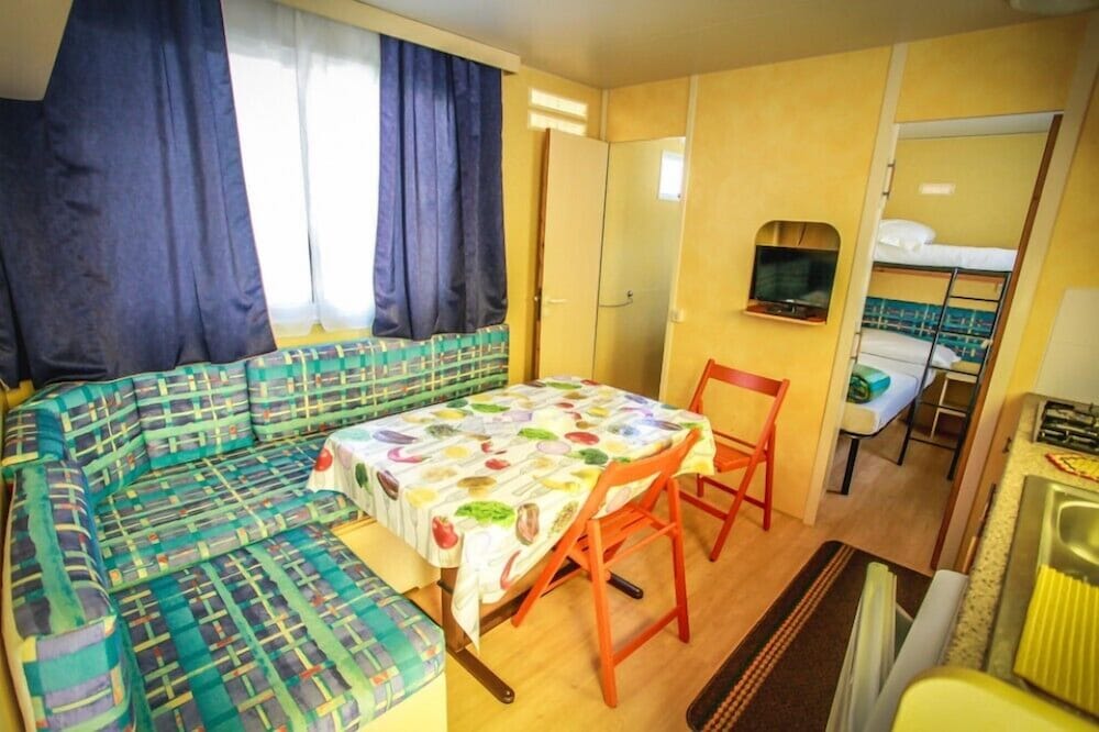 Mobile Home (4 + 1) photo 2
