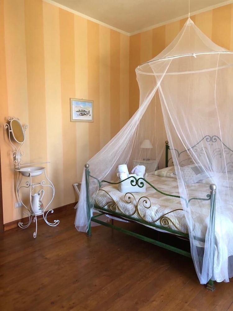 Deluxe Double Room, 1 Double Bed, Hot Tub, Tower photo 3
