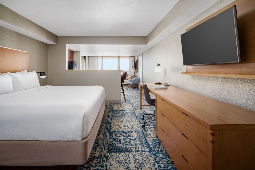 Suite, 1 King Bed with Sofa bed, Balcony (View) - Photo 15
