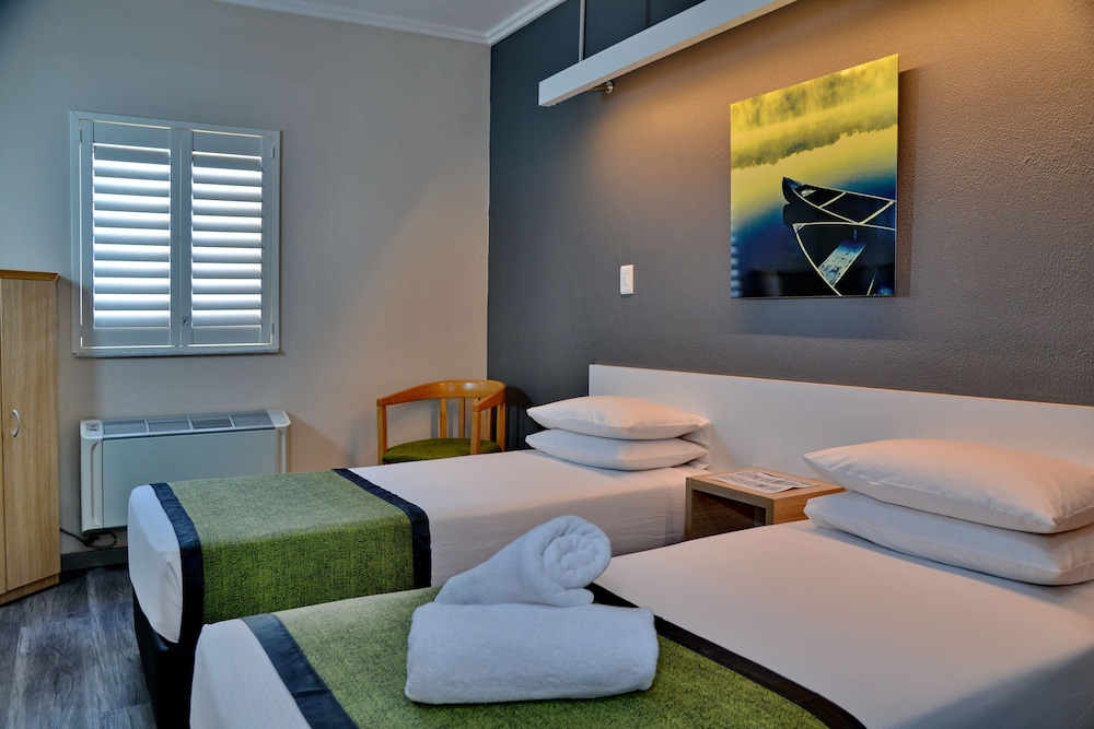 Twin Room, Non Smoking photo 2