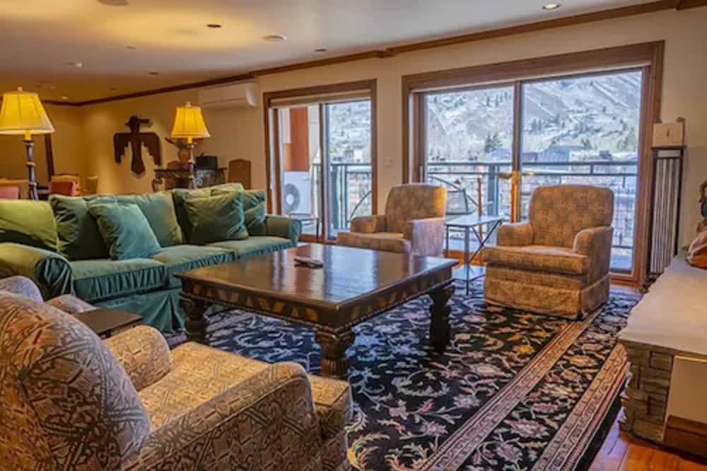 Premier Condo, 5 Bedrooms