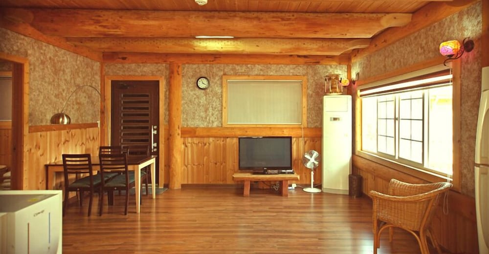 Room (2 Oh-Bi) photo 1