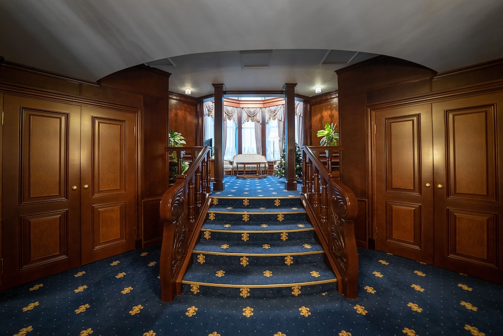 Royal Room, 1 Bedroom, Balcony, City View photo 2