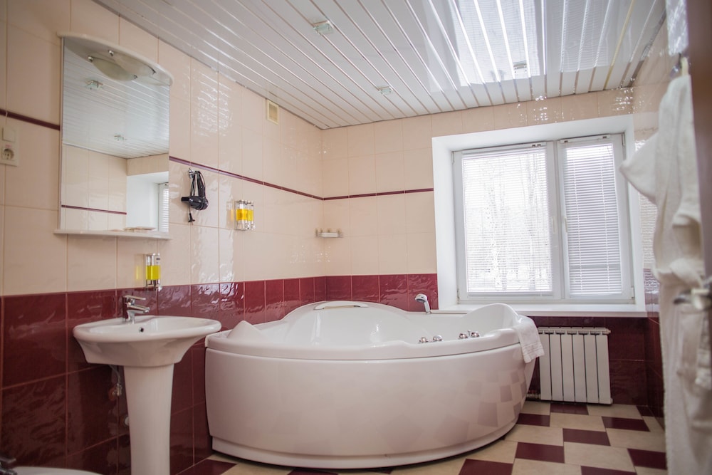 Suite, Jetted Tub photo 3