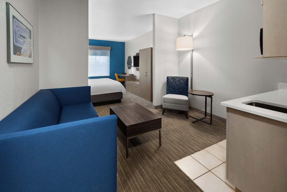 Suite, 1 King Bed - Photo 1