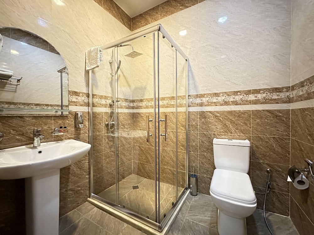 Elite Quadruple Room - Photo 7