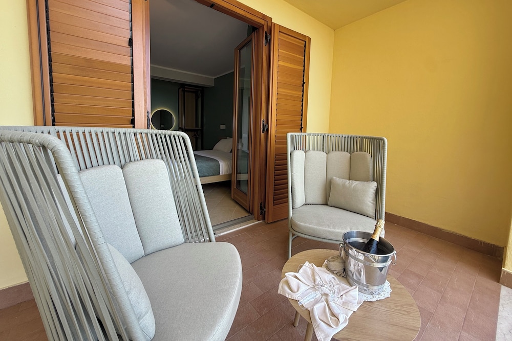 Panoramic Suite, Sea View - Photo 21