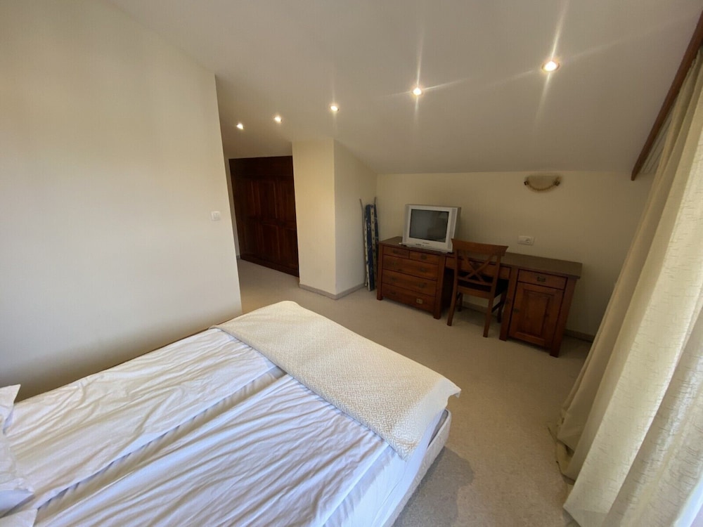 Luxury Suite, 1 King Bed With Sofa Bed, Mountain View