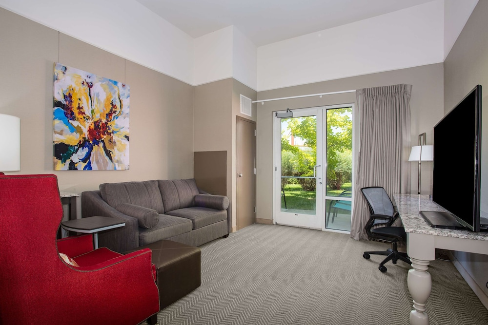 Suite, 1 King Bed - Photo 1