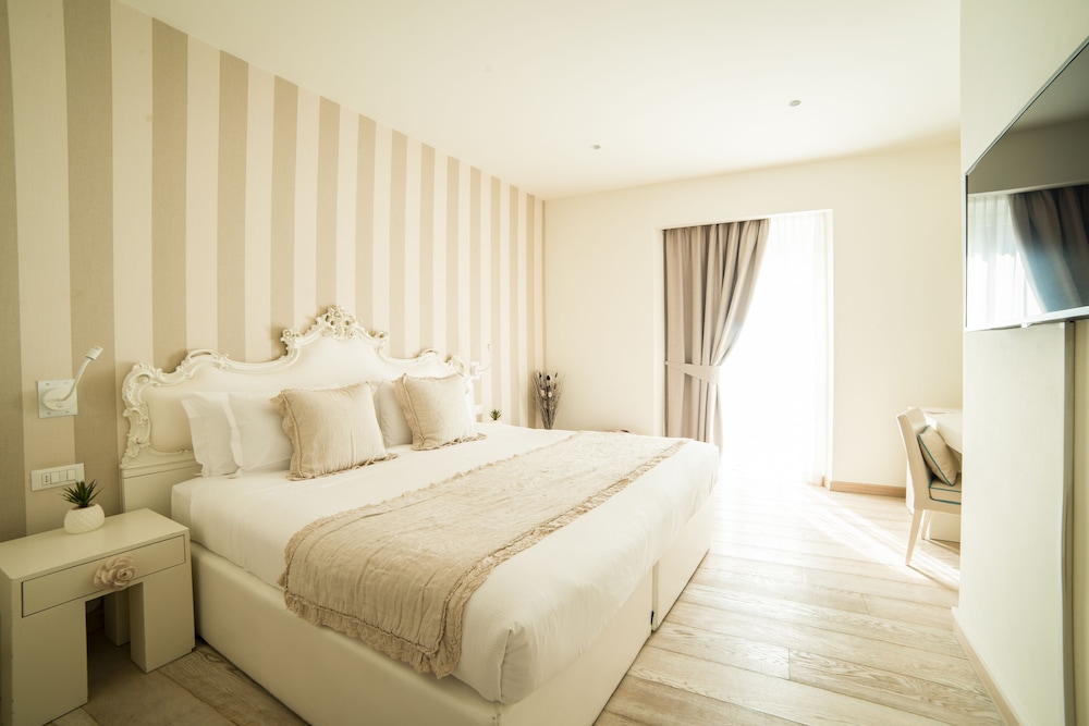 Junior Room, City View