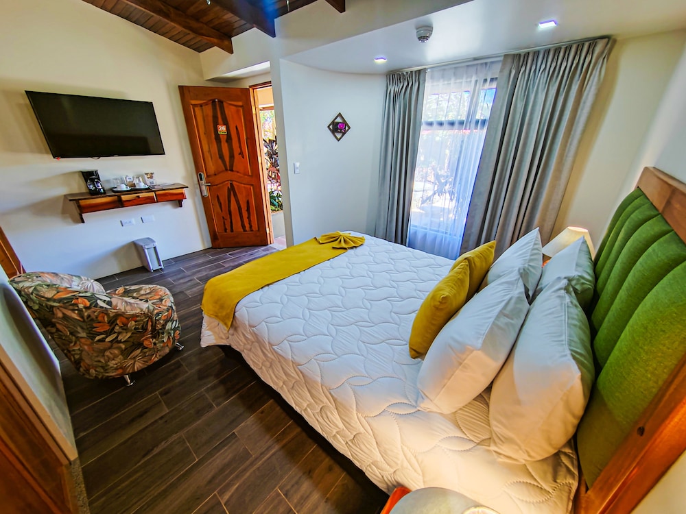 Lantana 1 Queen Bed photo 2